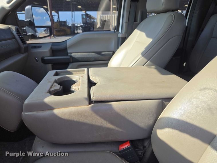 image for item EU3733 2020 Ford F250 Super Duty SuperCab pickup truck cab and chassis