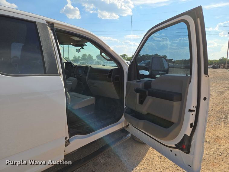 image for item EU3733 2020 Ford F250 Super Duty SuperCab pickup truck cab and chassis