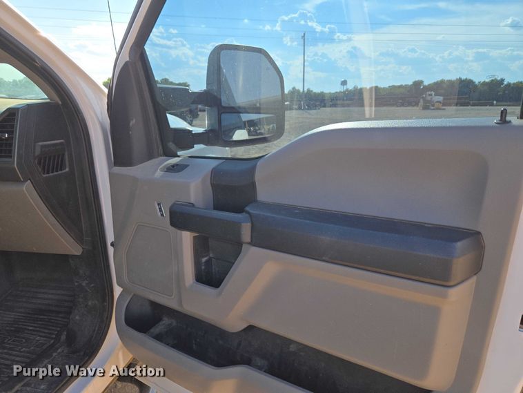 image for item EU3733 2020 Ford F250 Super Duty SuperCab pickup truck cab and chassis