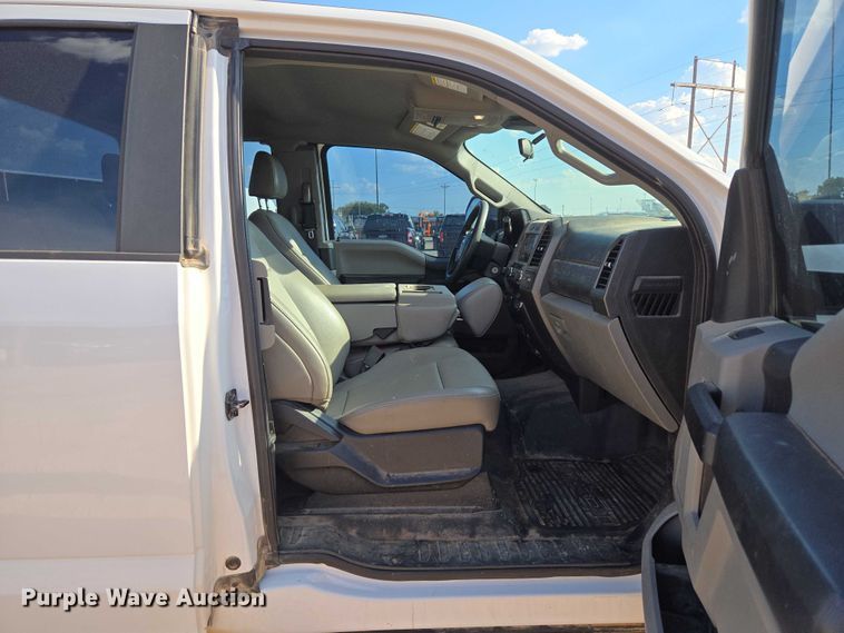 image for item EU3733 2020 Ford F250 Super Duty SuperCab pickup truck cab and chassis