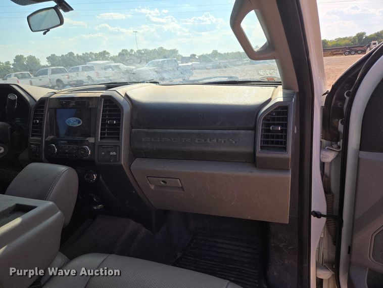 image for item EU3733 2020 Ford F250 Super Duty SuperCab pickup truck cab and chassis