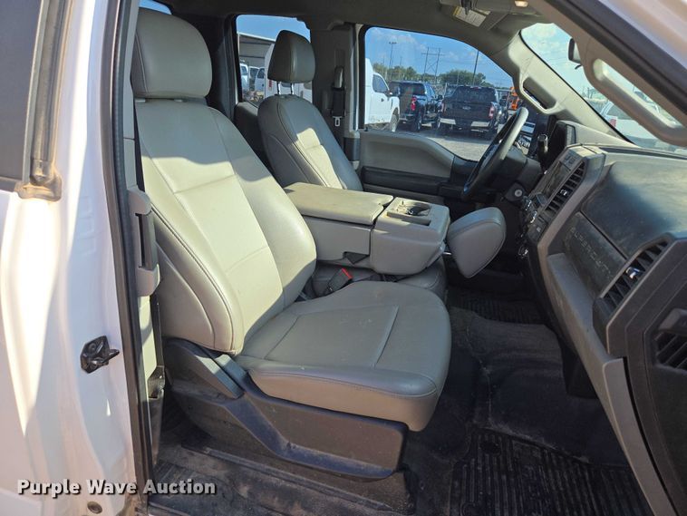 image for item EU3733 2020 Ford F250 Super Duty SuperCab pickup truck cab and chassis