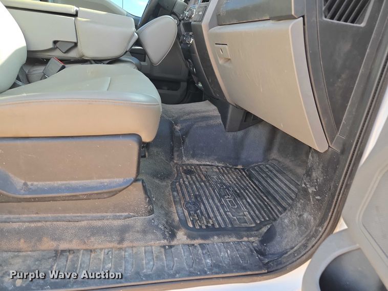 image for item EU3733 2020 Ford F250 Super Duty SuperCab pickup truck cab and chassis