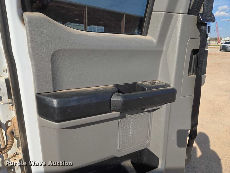 image for item EU3733 2020 Ford F250 Super Duty SuperCab pickup truck cab and chassis