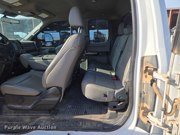 image for item EU3733 2020 Ford F250 Super Duty SuperCab pickup truck cab and chassis