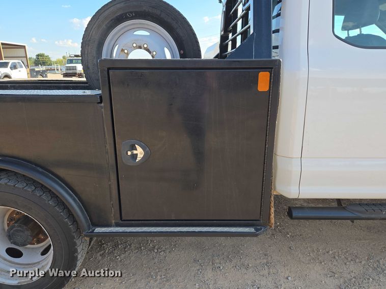image for item EU3735 2020 Ford F550 SuperCab flatbed truck