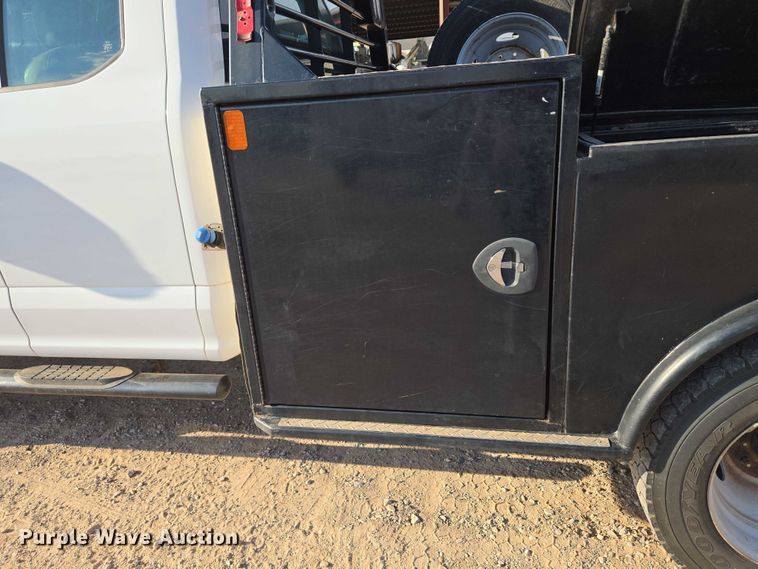 image for item EU3735 2020 Ford F550 SuperCab flatbed truck