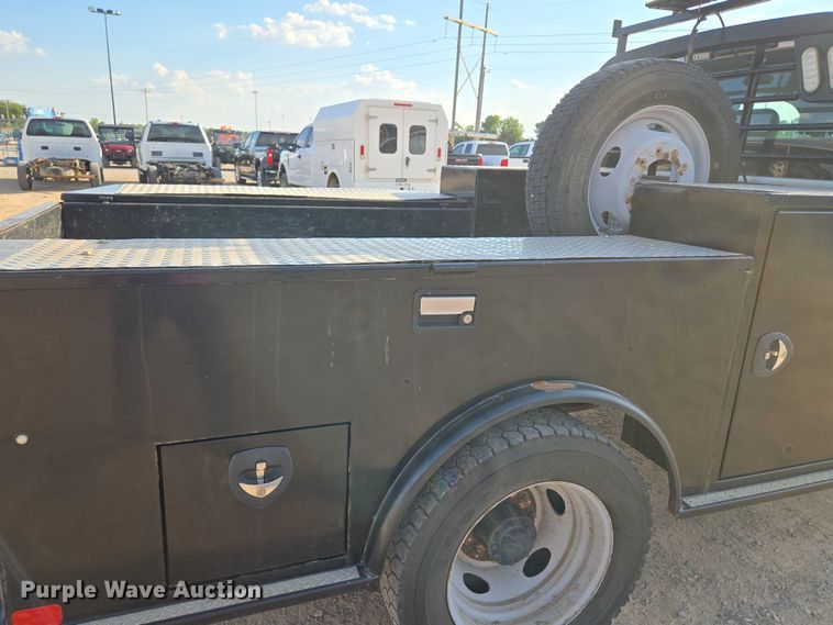 image for item EU3735 2020 Ford F550 SuperCab flatbed truck