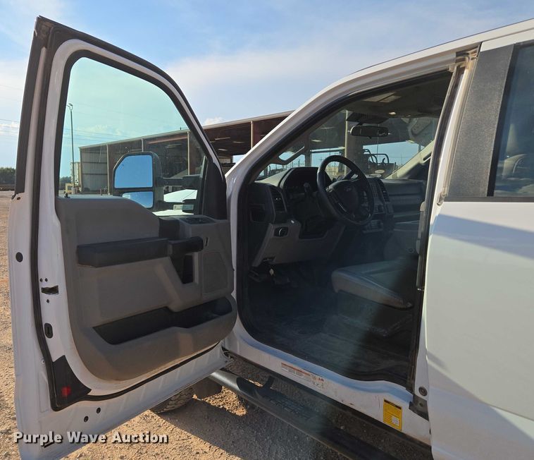 image for item EU3735 2020 Ford F550 SuperCab flatbed truck