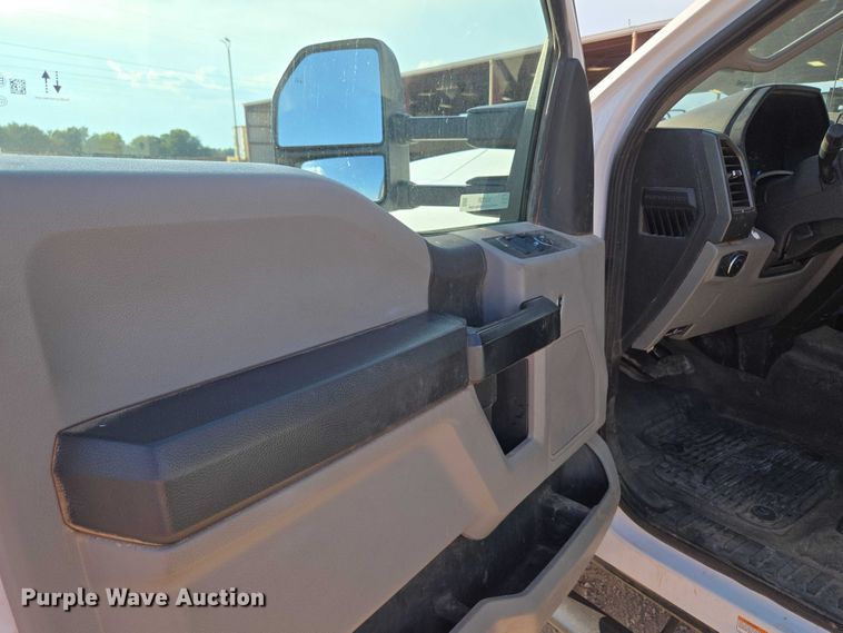 image for item EU3735 2020 Ford F550 SuperCab flatbed truck