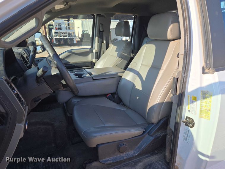 image for item EU3735 2020 Ford F550 SuperCab flatbed truck