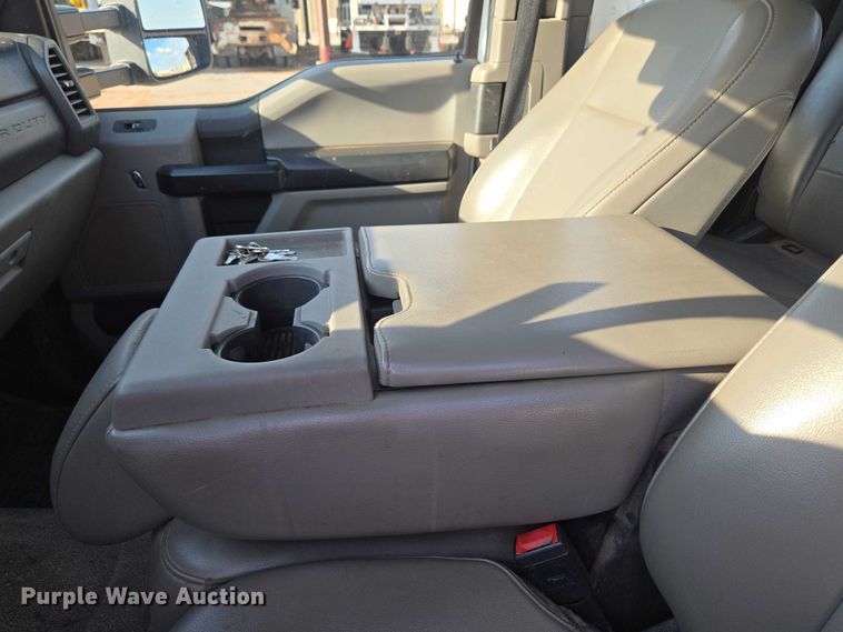 image for item EU3735 2020 Ford F550 SuperCab flatbed truck