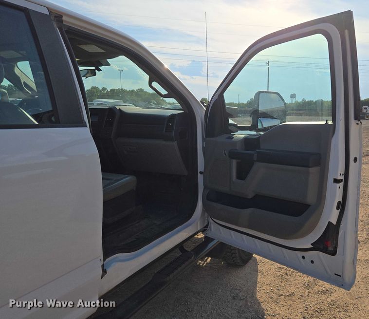 image for item EU3735 2020 Ford F550 SuperCab flatbed truck