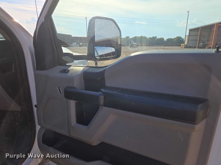 image for item EU3735 2020 Ford F550 SuperCab flatbed truck