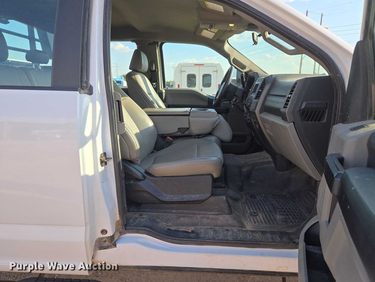 image for item EU3735 2020 Ford F550 SuperCab flatbed truck