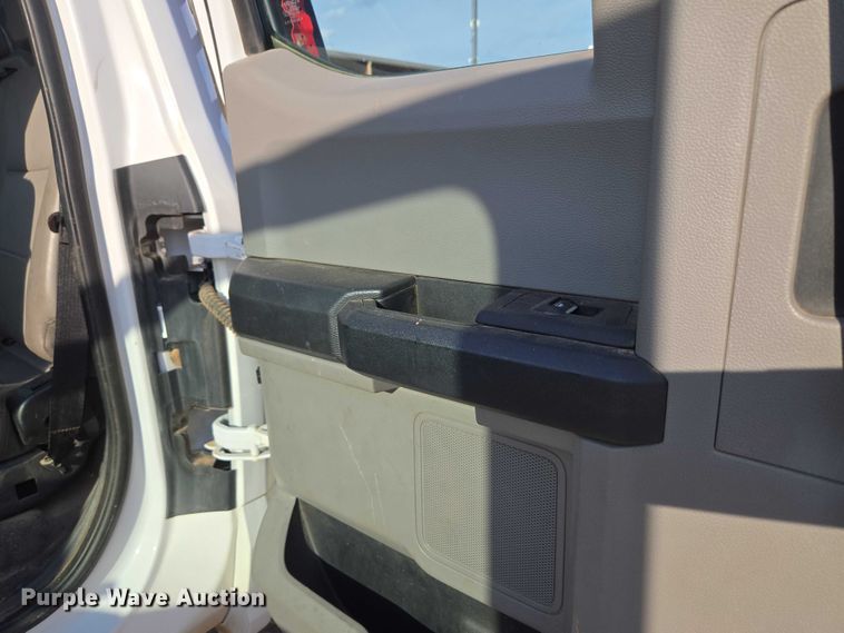 image for item EU3735 2020 Ford F550 SuperCab flatbed truck