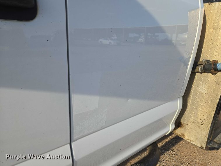 image for item EU3736 2019 Ford F550 SuperCab flatbed truck