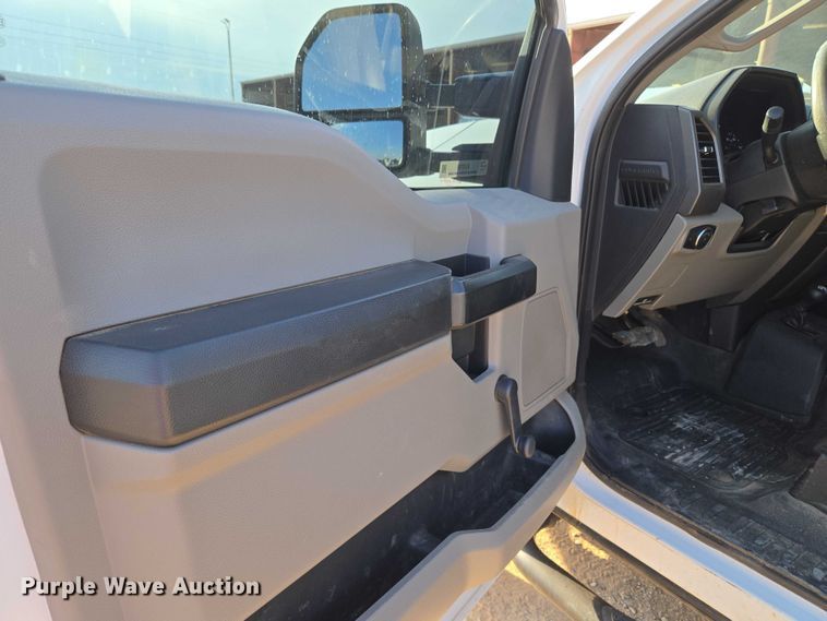 image for item EU3736 2019 Ford F550 SuperCab flatbed truck