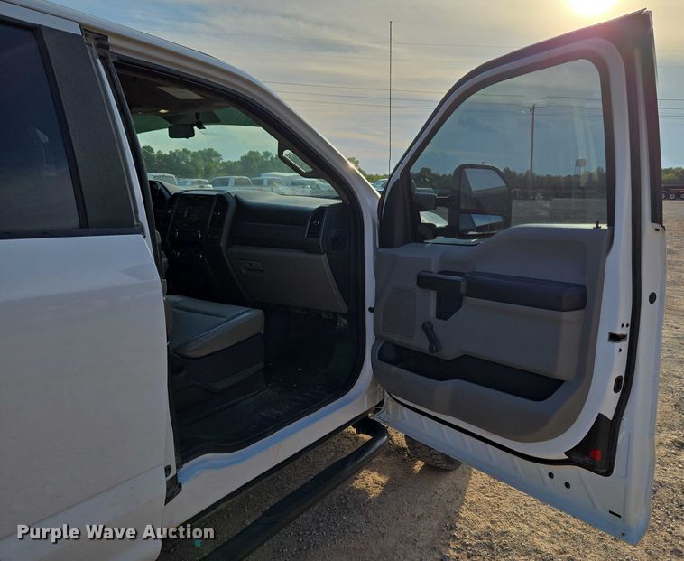 image for item EU3736 2019 Ford F550 SuperCab flatbed truck