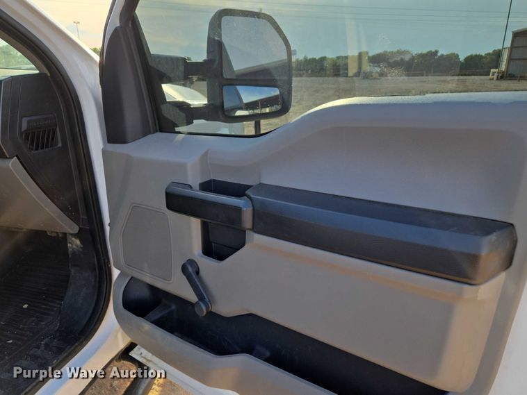 image for item EU3736 2019 Ford F550 SuperCab flatbed truck