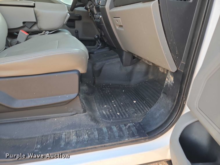 image for item EU3736 2019 Ford F550 SuperCab flatbed truck