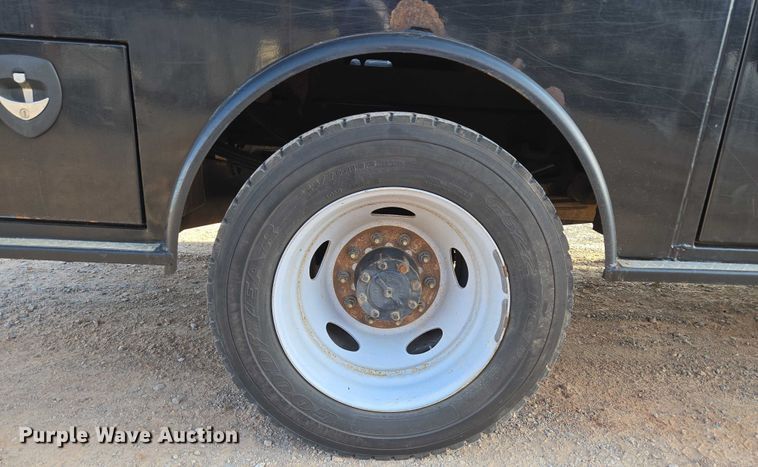 image for item EU3736 2019 Ford F550 SuperCab flatbed truck