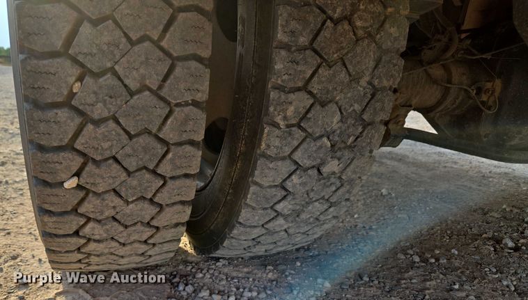 image for item EU3736 2019 Ford F550 SuperCab flatbed truck