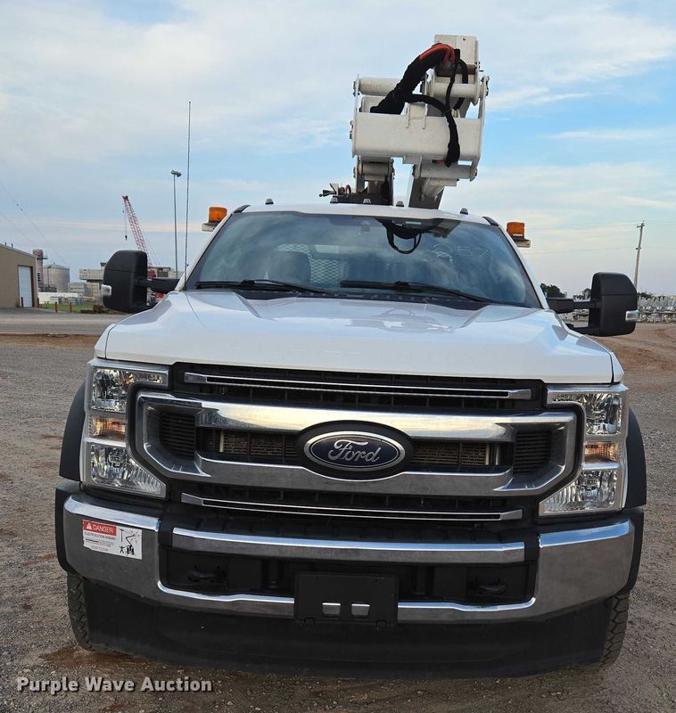 CAMIóN CON CANASTILLA 2020 FORD ETI
