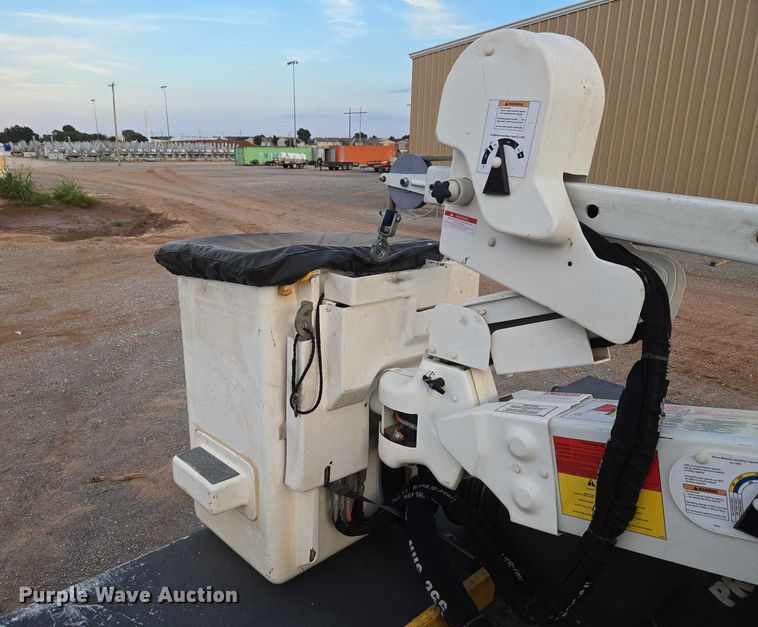 image for item EU3738 2020 Ford F550 bucket truck