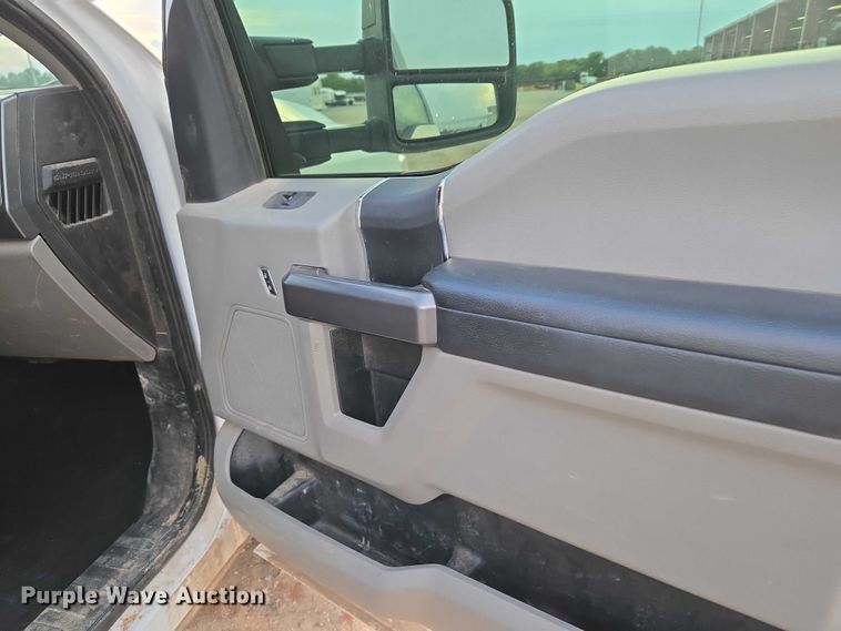 image for item EU3738 2020 Ford F550 bucket truck