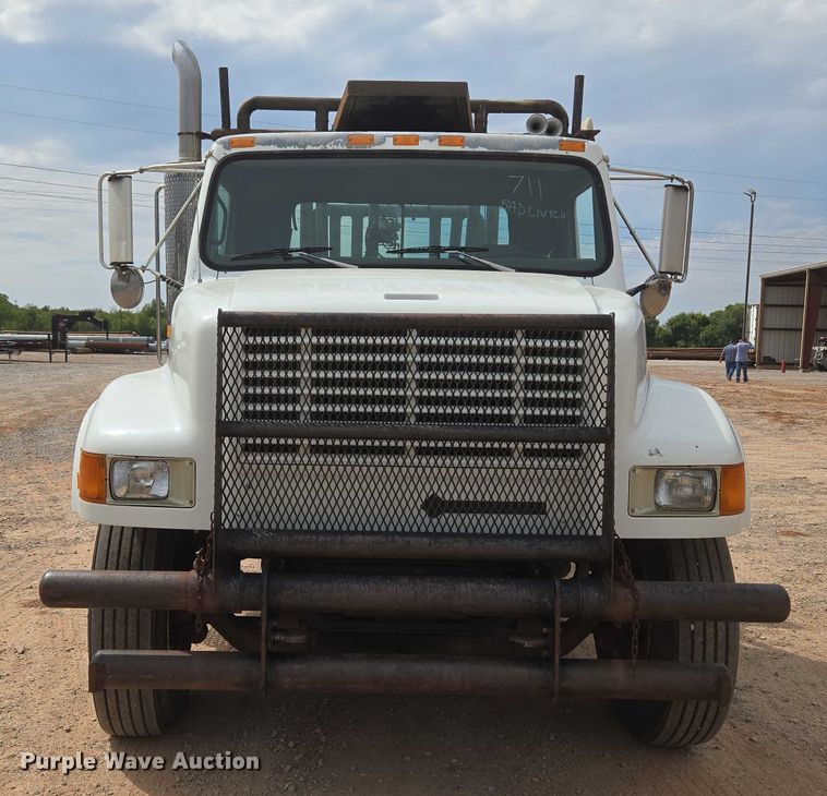 image for item EU3739 1993 International F-4900 winch truck