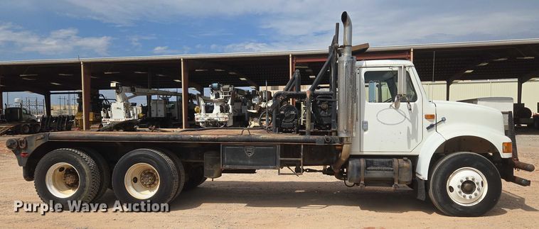 image for item EU3739 1993 International F-4900 winch truck
