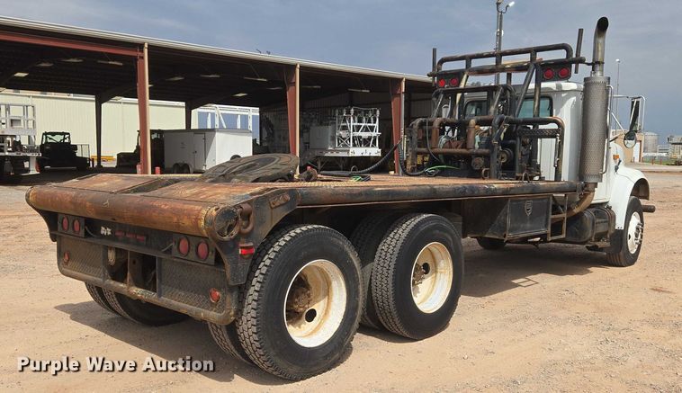 image for item EU3739 1993 International F-4900 winch truck