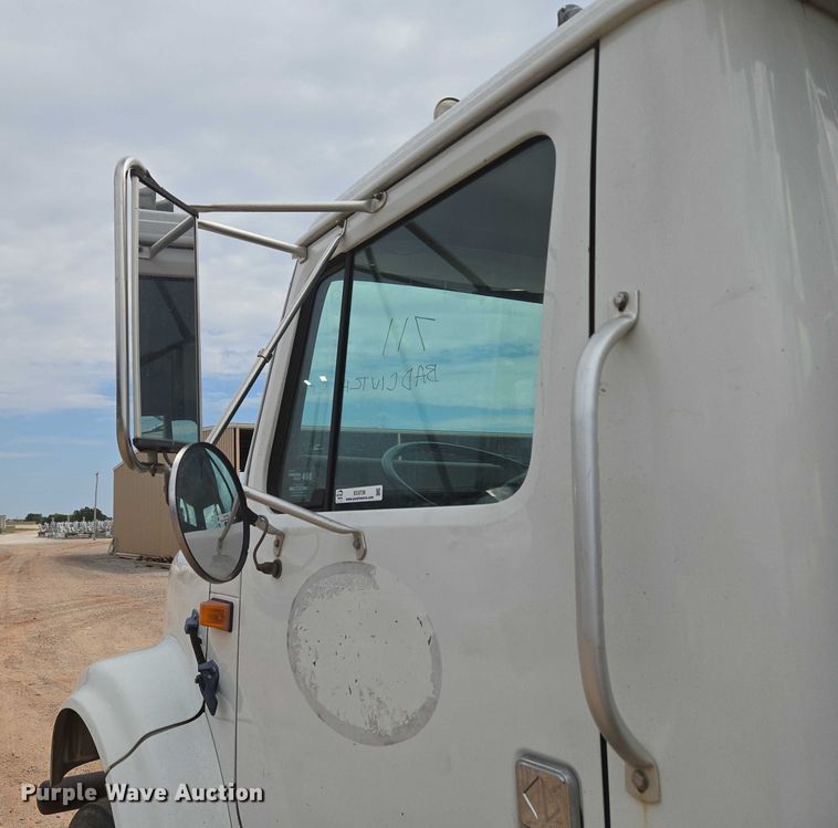 image for item EU3739 1993 International F-4900 winch truck