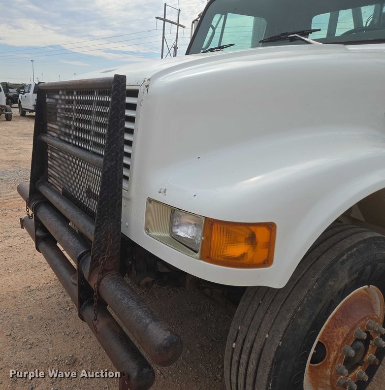 image for item EU3739 1993 International F-4900 winch truck