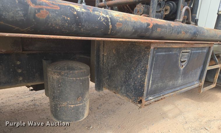 image for item EU3739 1993 International F-4900 winch truck