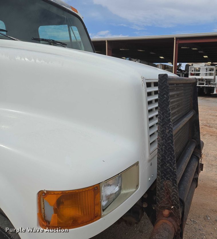 image for item EU3739 1993 International F-4900 winch truck