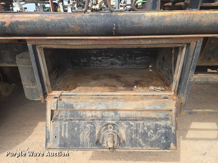 image for item EU3739 1993 International F-4900 winch truck