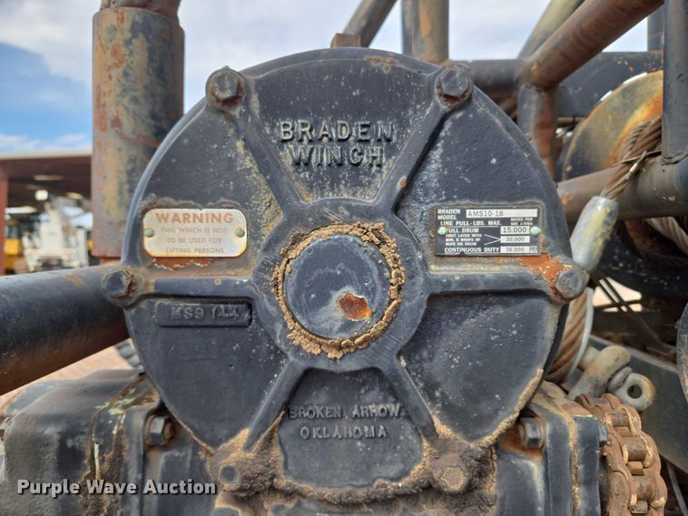 image for item EU3739 1993 International F-4900 winch truck