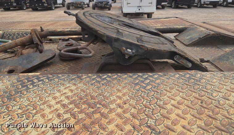 image for item EU3739 1993 International F-4900 winch truck