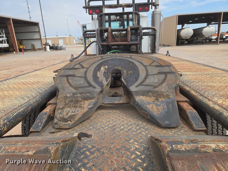 image for item EU3739 1993 International F-4900 winch truck