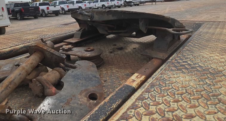 image for item EU3739 1993 International F-4900 winch truck