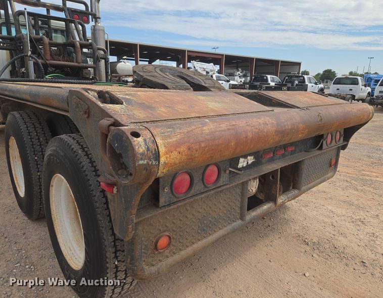 image for item EU3739 1993 International F-4900 winch truck