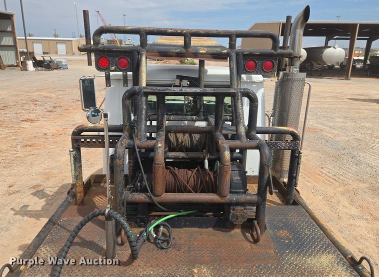 image for item EU3739 1993 International F-4900 winch truck