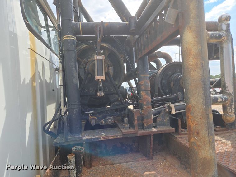 image for item EU3739 1993 International F-4900 winch truck