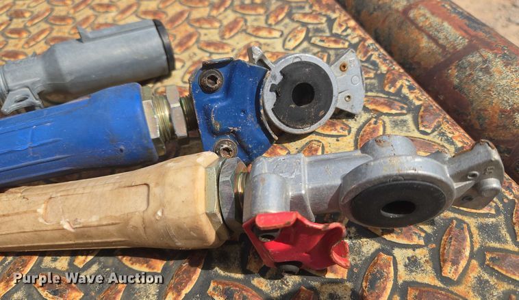 image for item EU3739 1993 International F-4900 winch truck