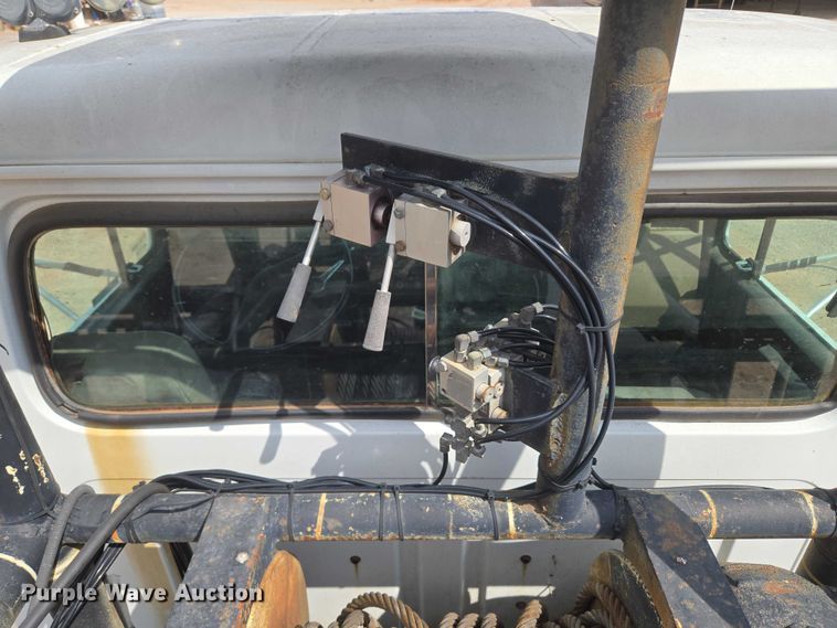 image for item EU3739 1993 International F-4900 winch truck