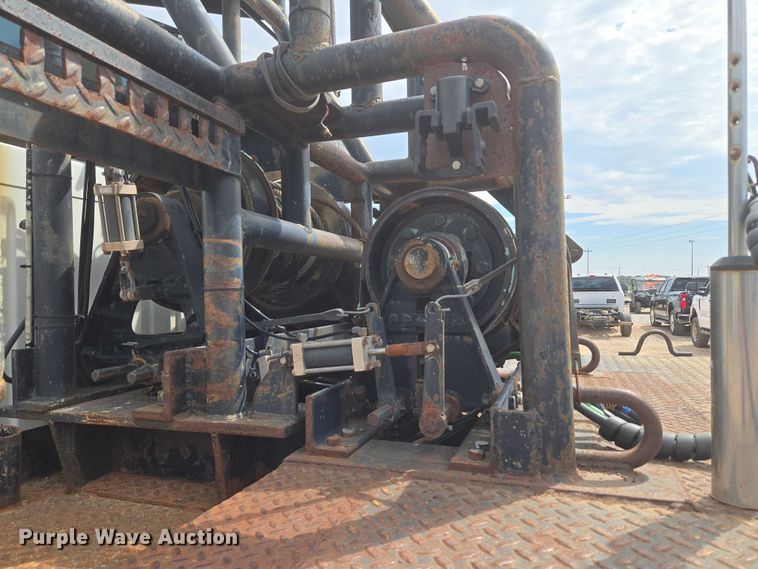 image for item EU3739 1993 International F-4900 winch truck