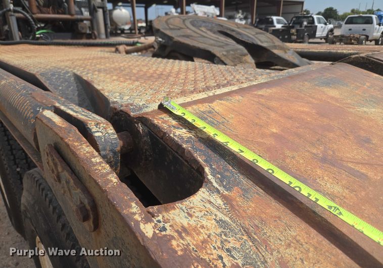 image for item EU3739 1993 International F-4900 winch truck