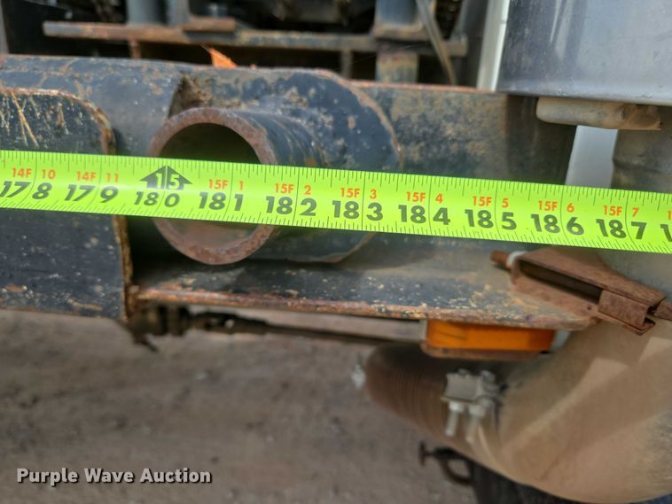 image for item EU3739 1993 International F-4900 winch truck